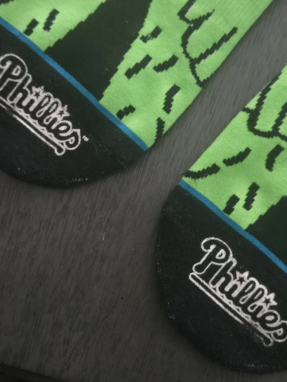 NEW Philadelphia Phillies Phillie Phanatic MLB Socks Mens Large L